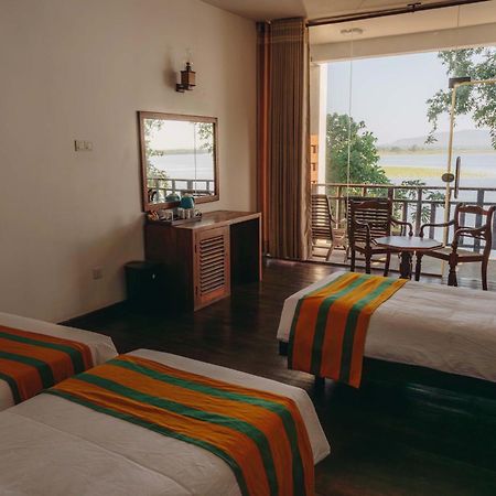 Yala Oga Reach Hotel 티사마하라마 외부 사진