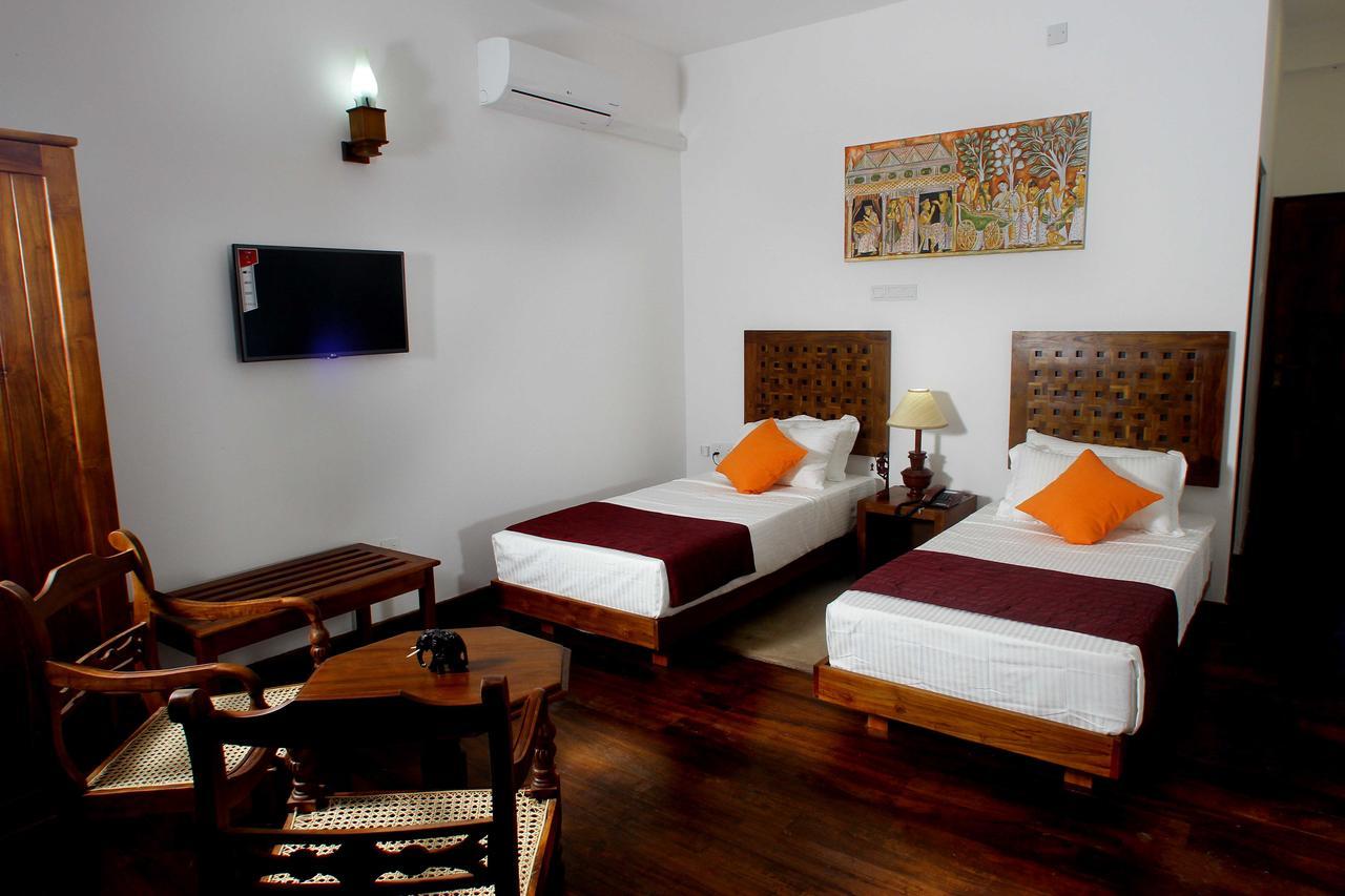 Yala Oga Reach Hotel 티사마하라마 외부 사진