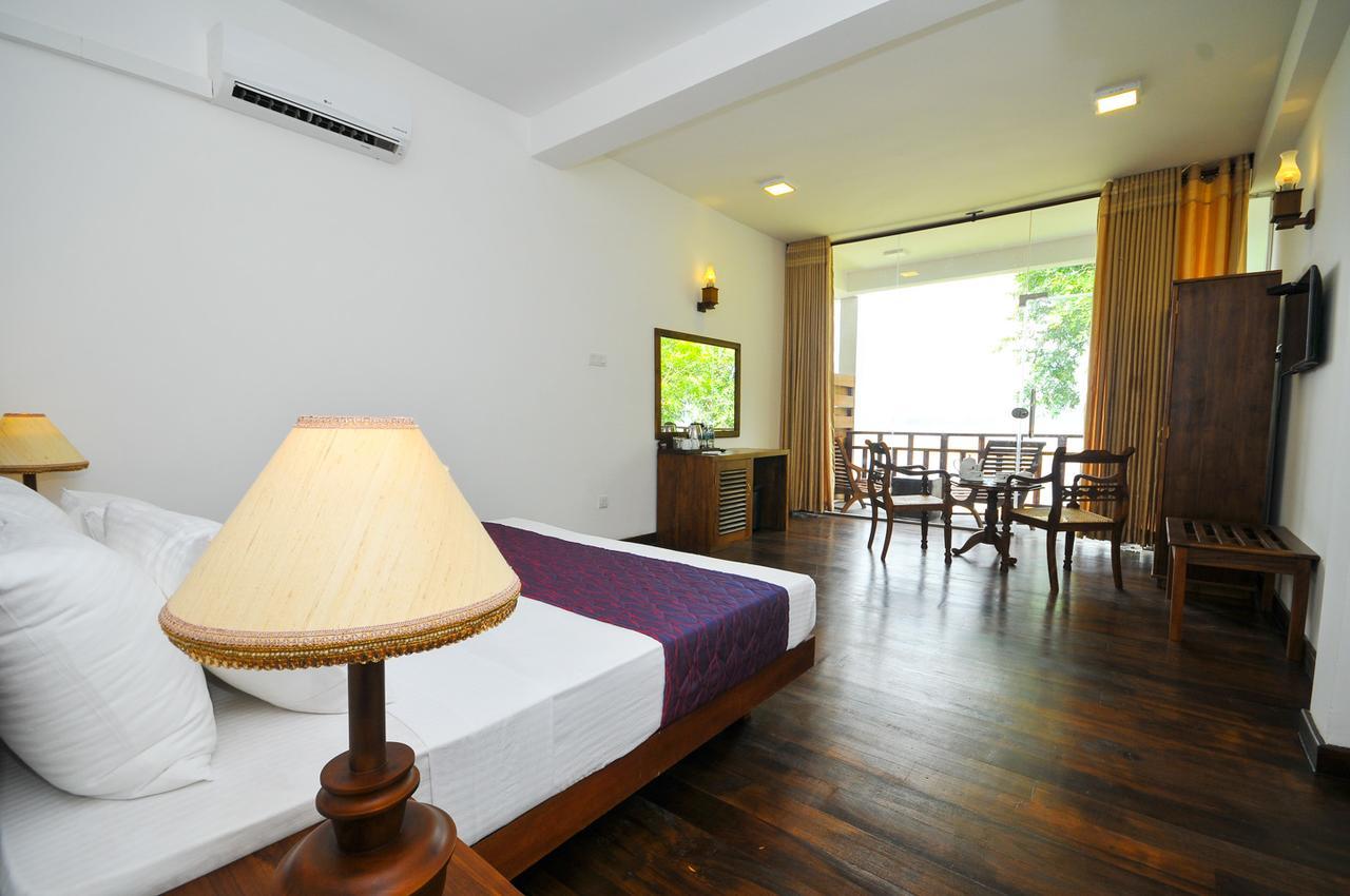 Yala Oga Reach Hotel 티사마하라마 외부 사진