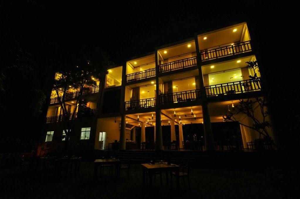 Yala Oga Reach Hotel 티사마하라마 외부 사진