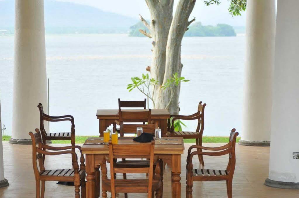 Yala Oga Reach Hotel 티사마하라마 외부 사진