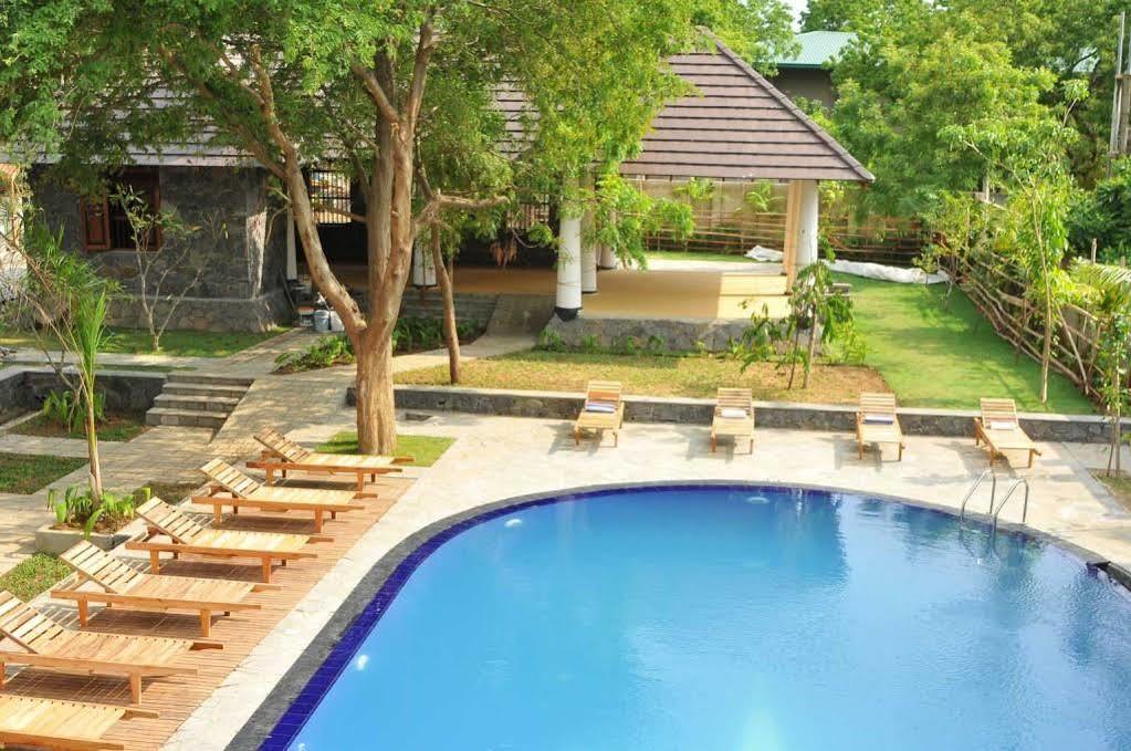 Yala Oga Reach Hotel 티사마하라마 외부 사진
